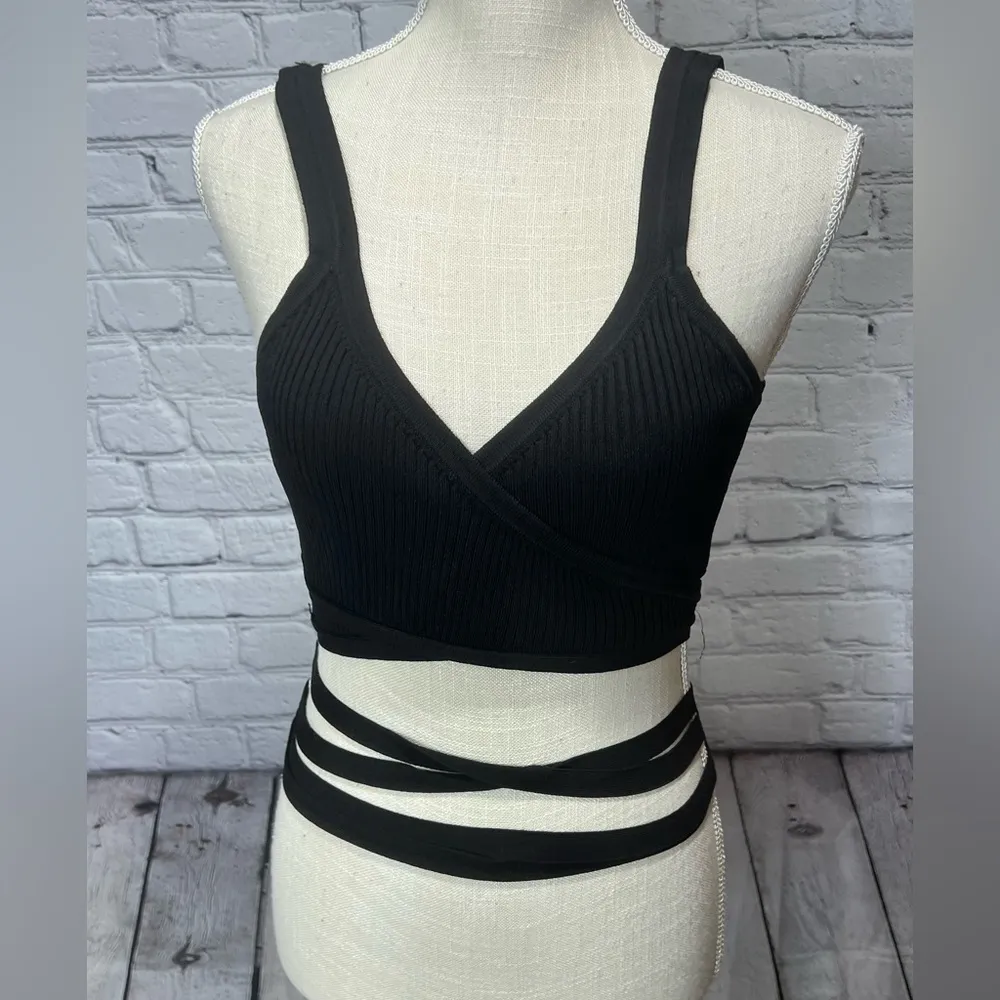 NWT Olivaceous wrap around crop top size large - Image 3