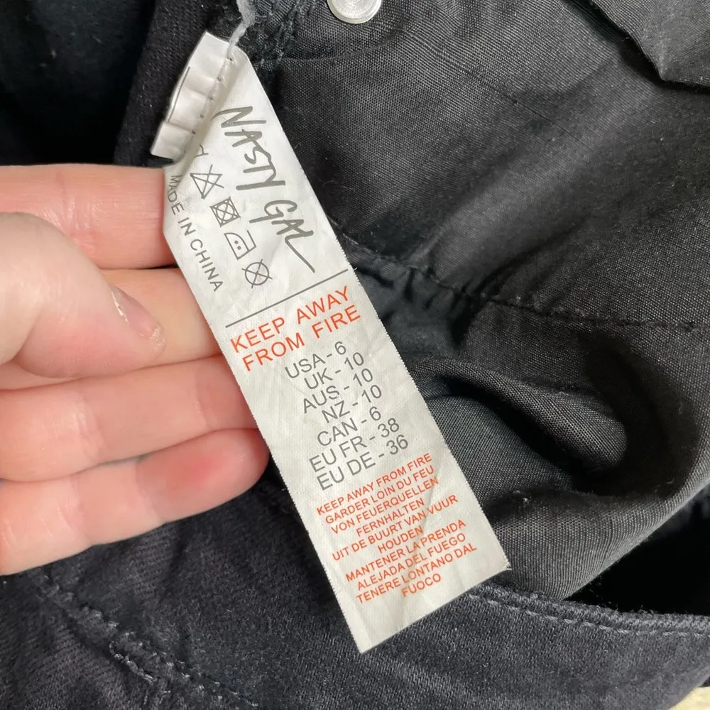 Nasty Gal Black Jeans Size 6 - Image 4