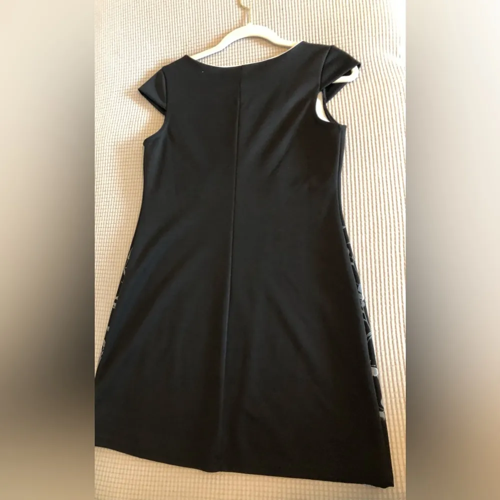 Devine Bkack dress with butterfly print design(textured)grayish blue, cap sleeve Black Size 0 - Image 4