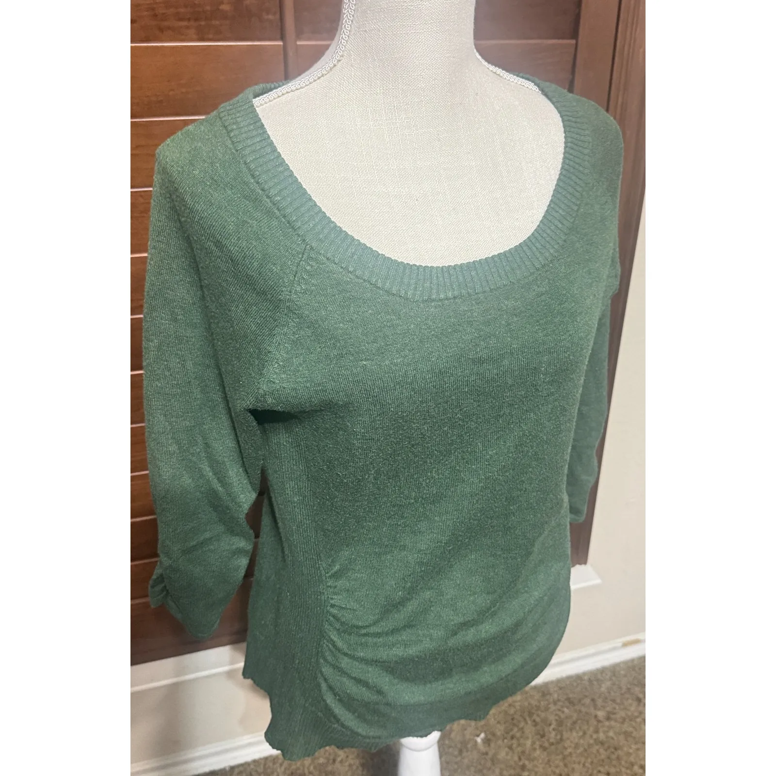89th & Madison Women’s Sweater Kelly Green sz L soft knit pullover ruched sides Size L - Image 2