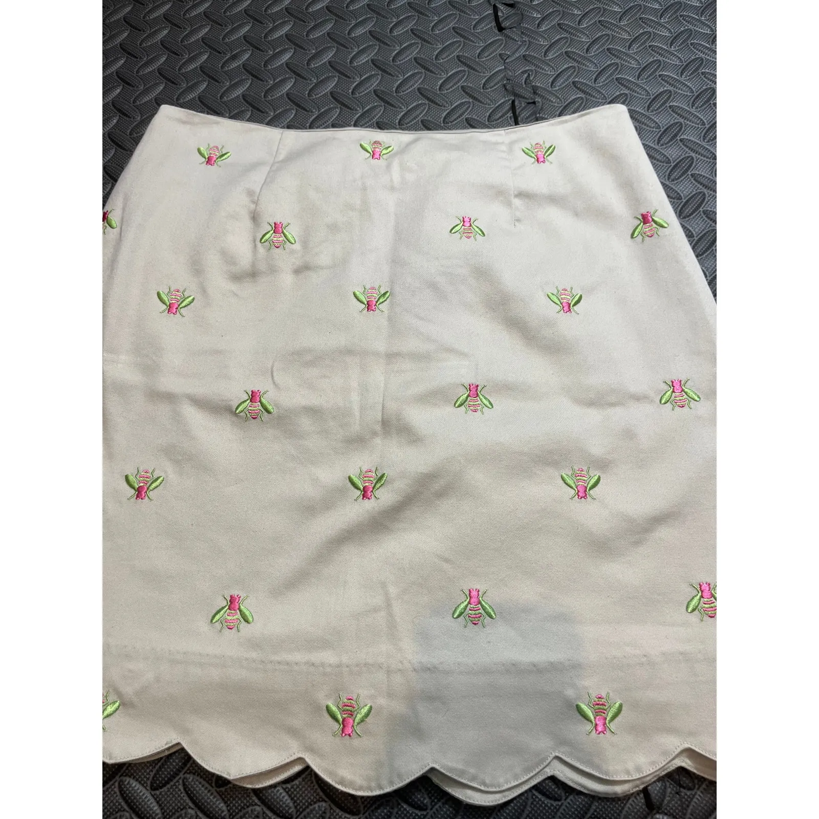 Vintage Lilly Pulitzer‎ Khaki Skirt Green Pink Bee Embroidery Womens Size 4 - Image 2