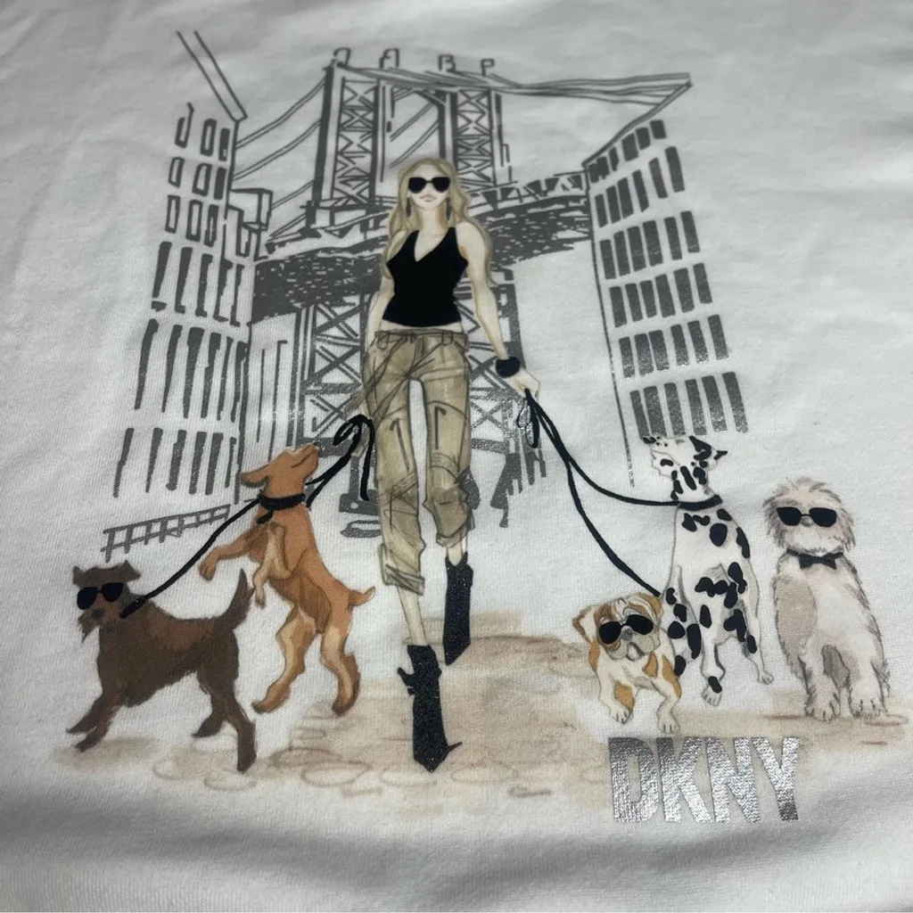DKNY Novelty NYC graphic dog walking cotton fleece sweatshirt Grunge White Sz L - Image 4