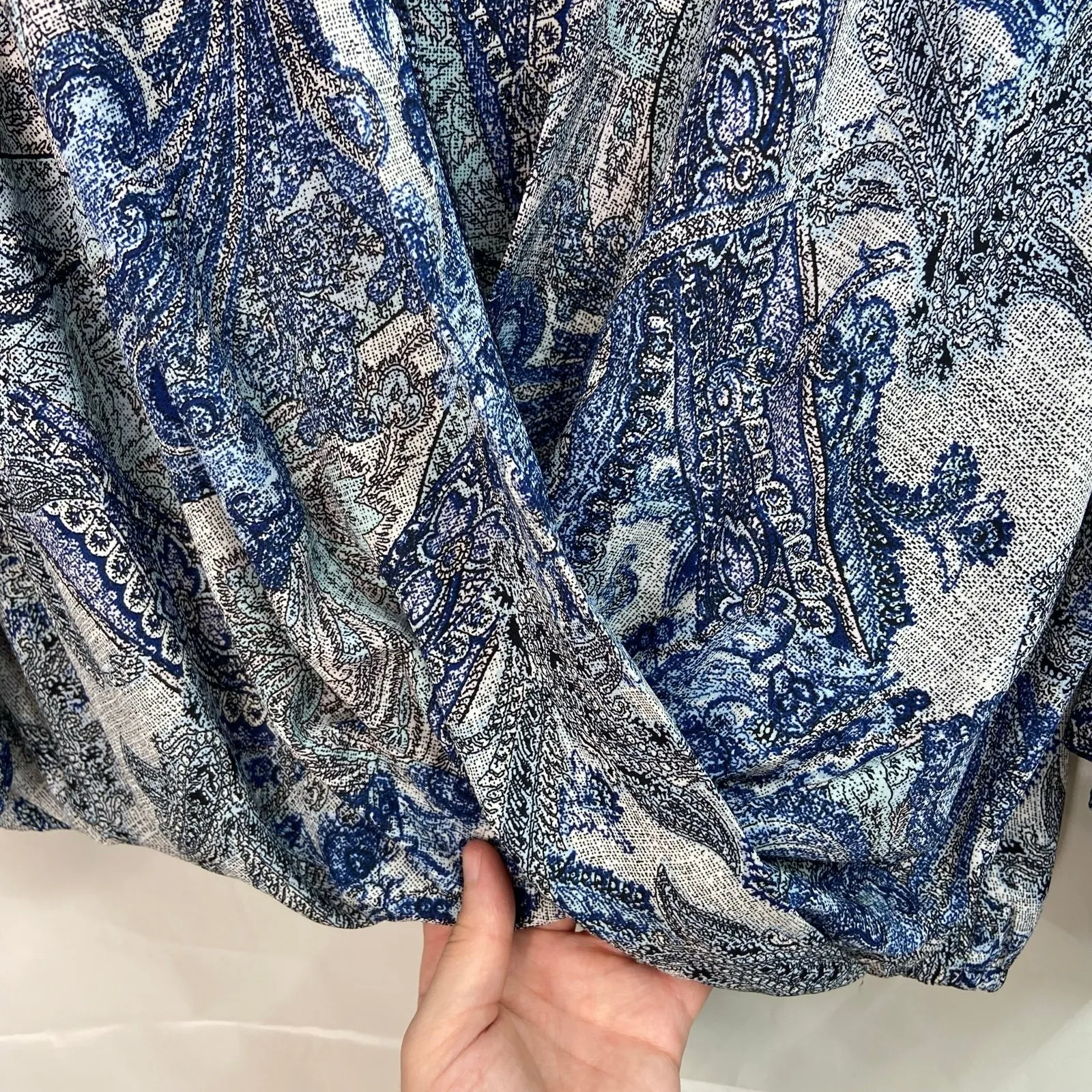 NWOT Westport women's‎ blue white paisley cross front bell sleeve lined blouse L - Image 3