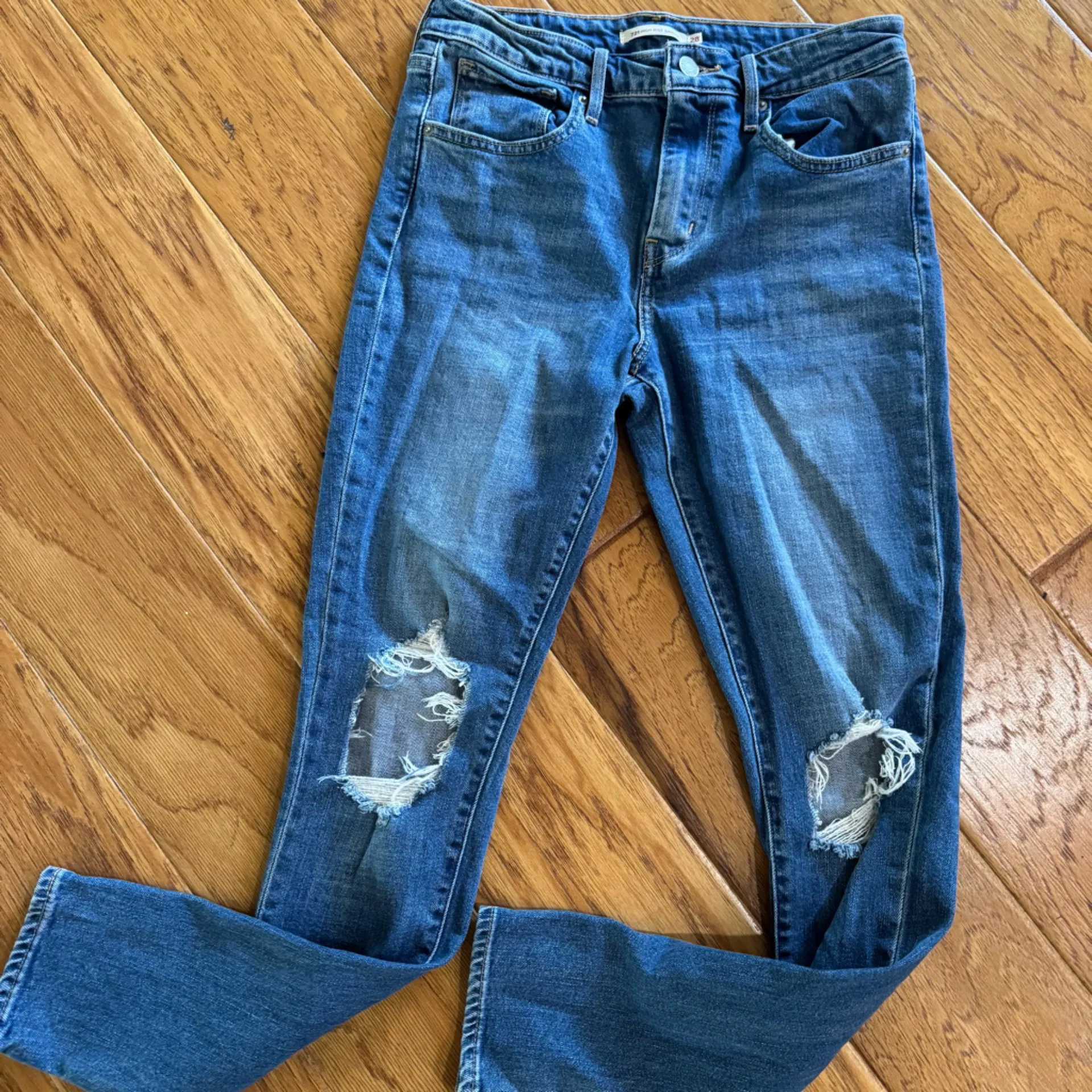 Levi’s 721 High Rise Skinny Jeans Women’s 28 Medium Wash Destroyed Knees - Image 2