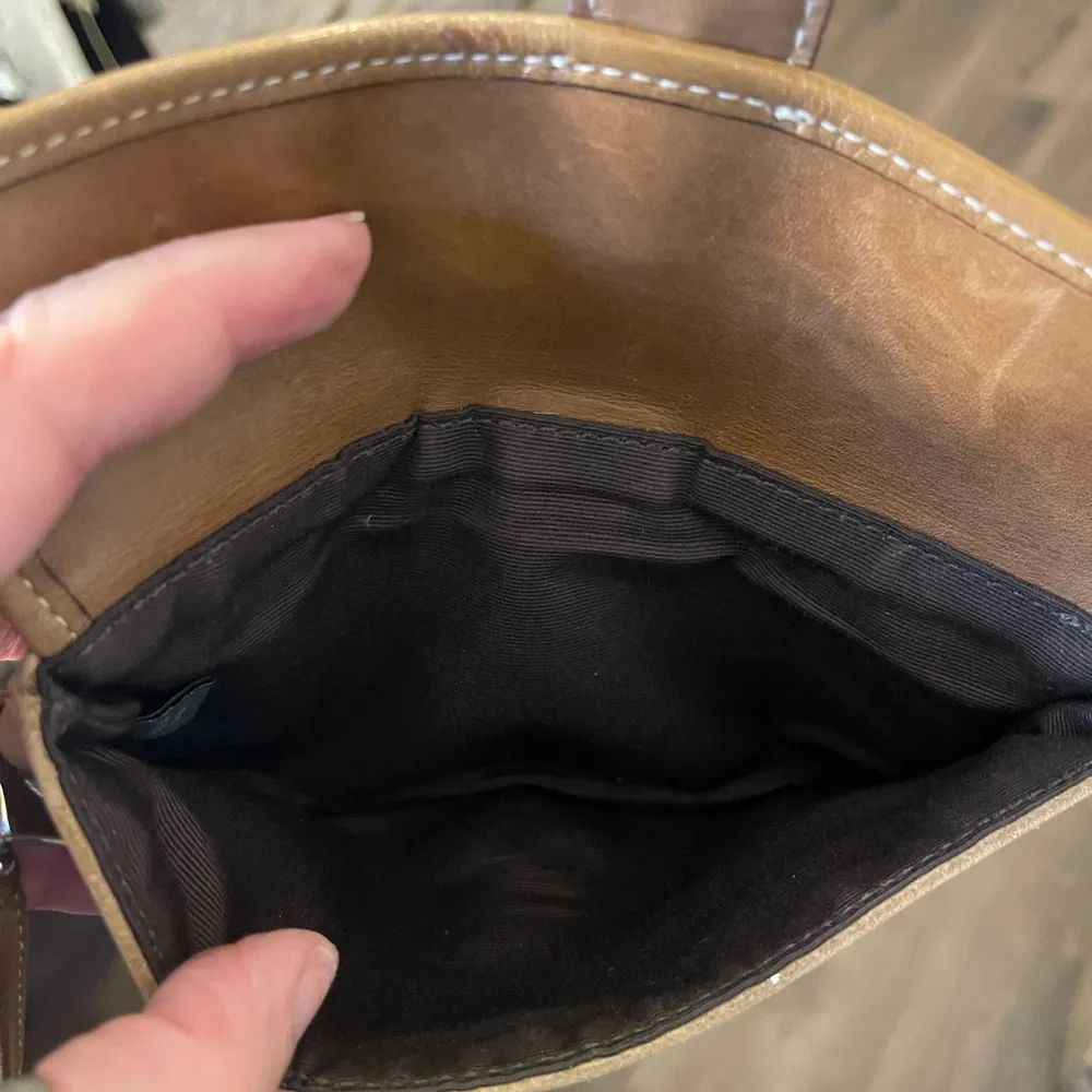 Coach suede wristlet - Image 4