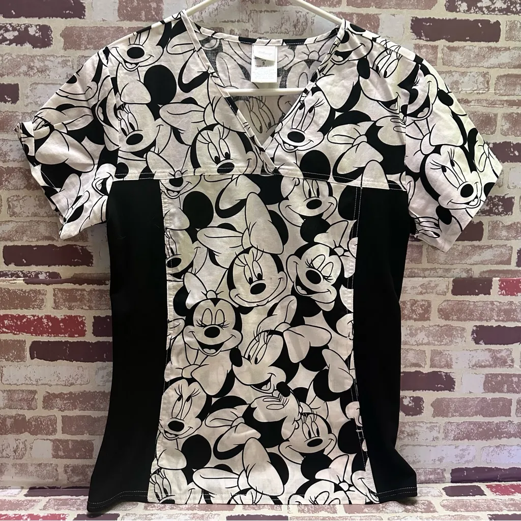 Disney  Minnie Mouse Black and White Graphic Fitted  Scrub T-Shirt size S - Image 11