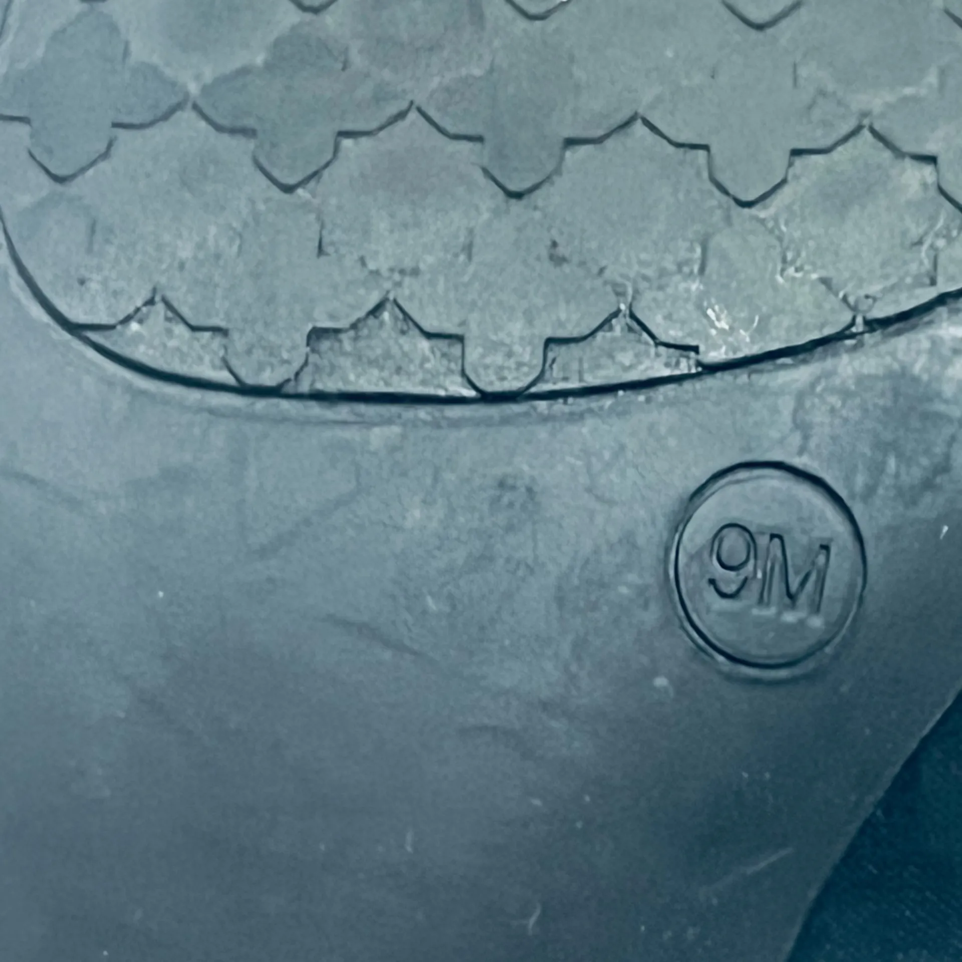 Kelly & Katie Emagray Pumps in black.  Size 9 - Image 11