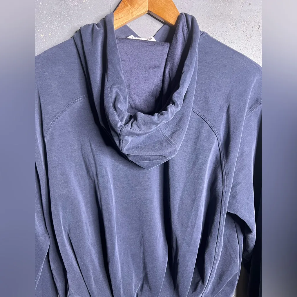 Athleta Seasoft Bubble Hem Hoodie in Blue.  Size XXS - Image 6