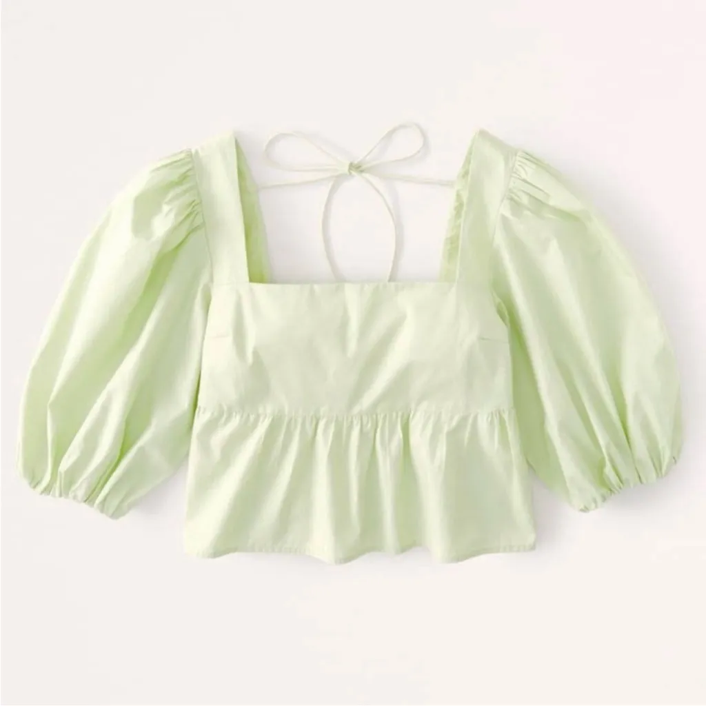 🆕 Abercrombie & Fitch Puff Sleeve Poplin Squareneck Top in Soft Sage Green - Image 3