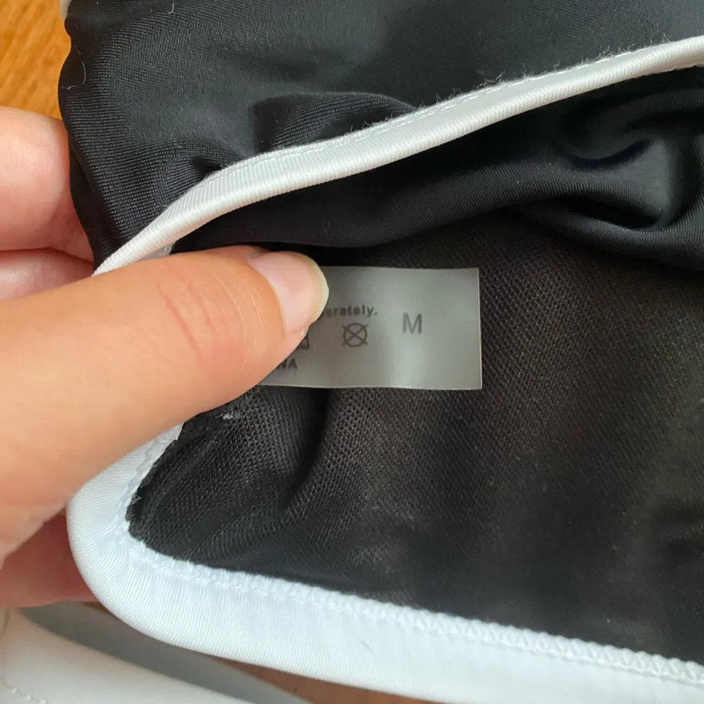 SHEIN Black and White One Shoulder Bikini Set Size Medium - Image 5