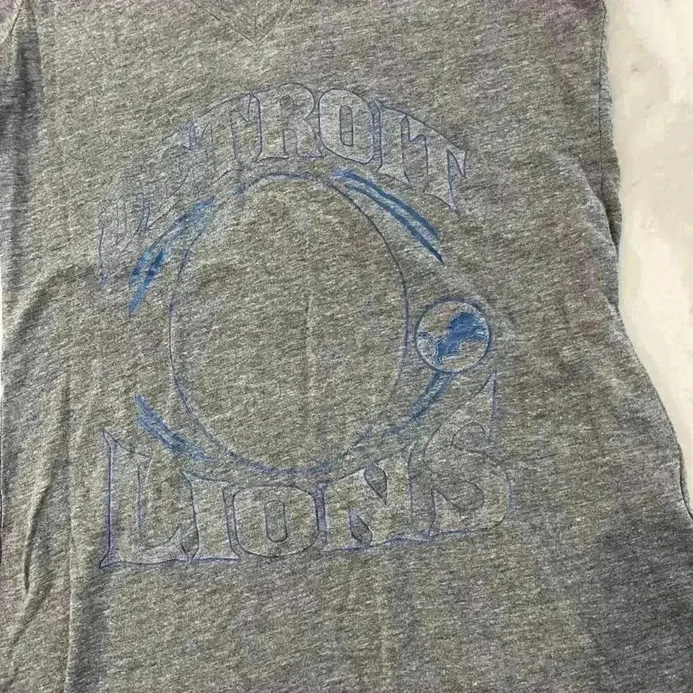 NFL Team Apparel Detroit Lions Gray Graphic V Neck Casual T Shirt Women’s Small - Image 2