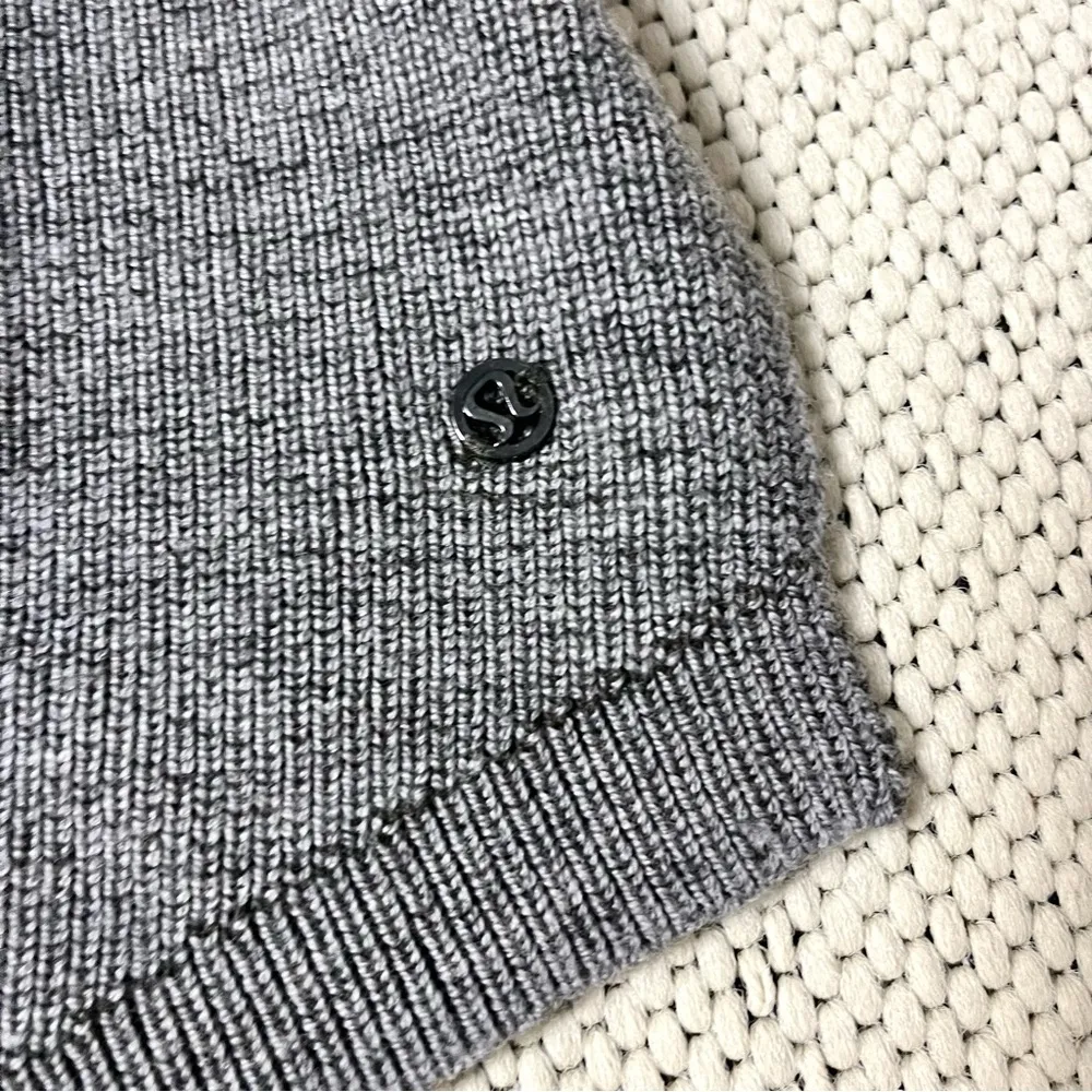 Exaltation Reversible Wrap in Dark Olive/Heathered Core Medium Gray - Image 8