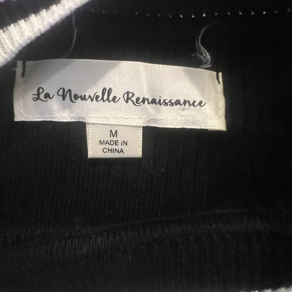 Black and white womens sweater flare sleeves size medium‎ - Image 3