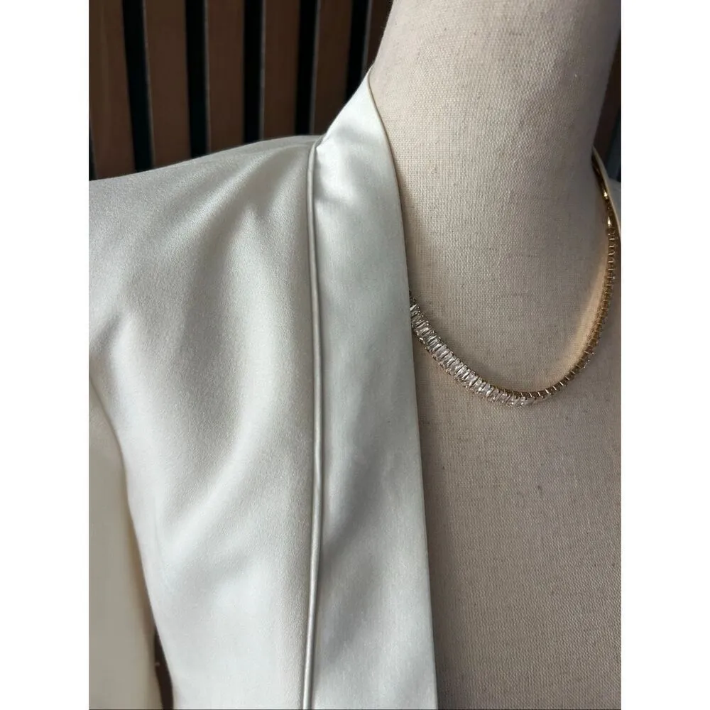 BCBG white stylish blazer short size xxs with silk like accent at the collar White - Image 3