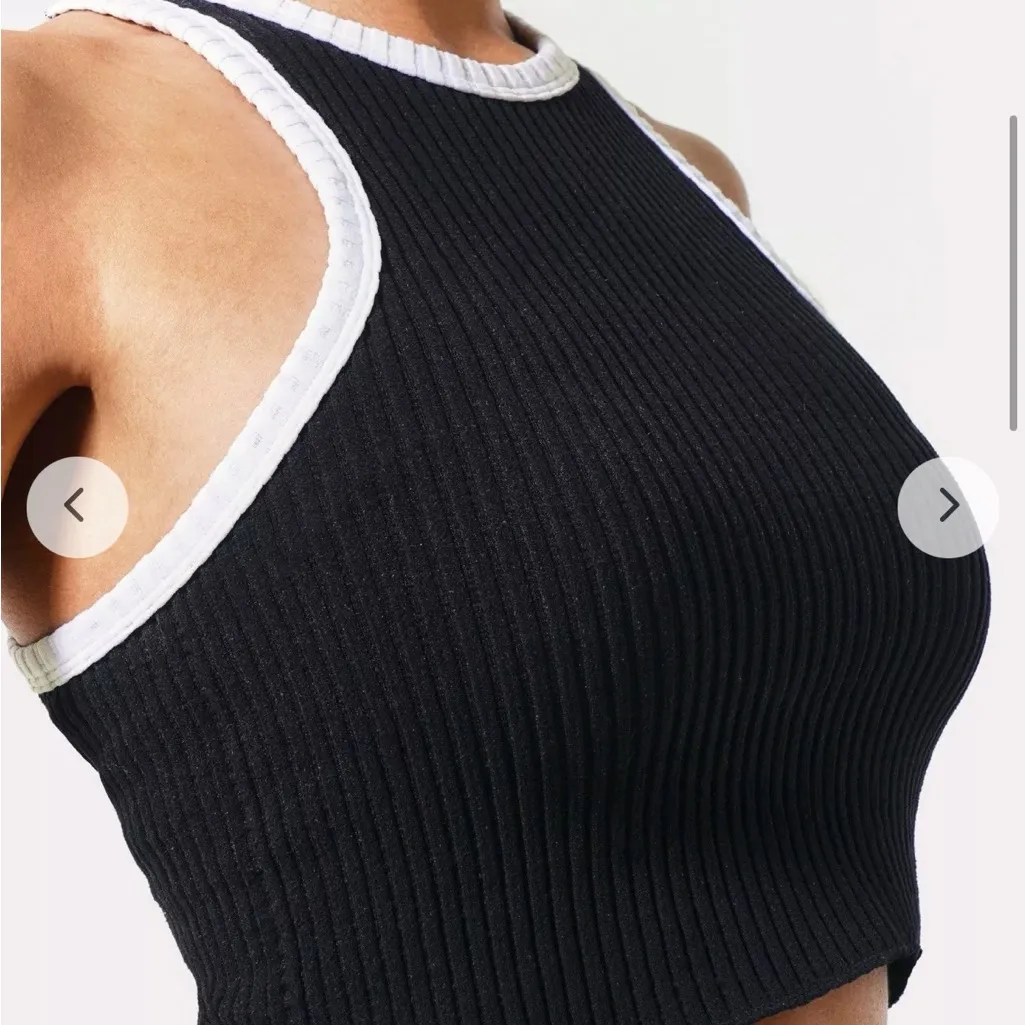 Uniqlo Black Tank Top with White Trim - Image 3