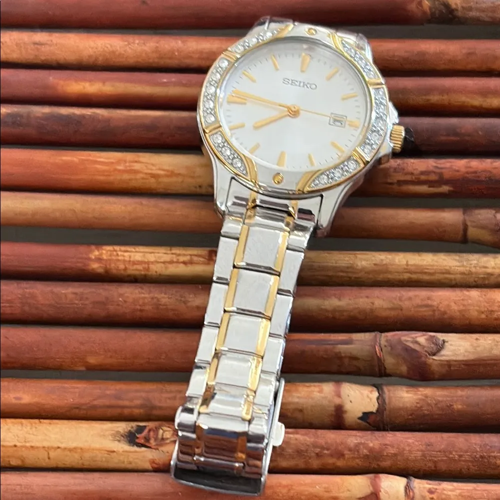 Seiko Gold and Silver Crystal Accent Dress Watch - Image 5