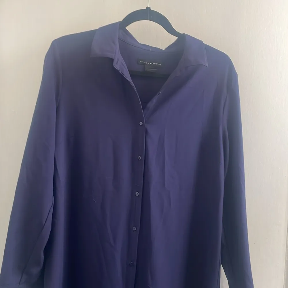 Grace Elements navy blue long button down, size large - Image 2