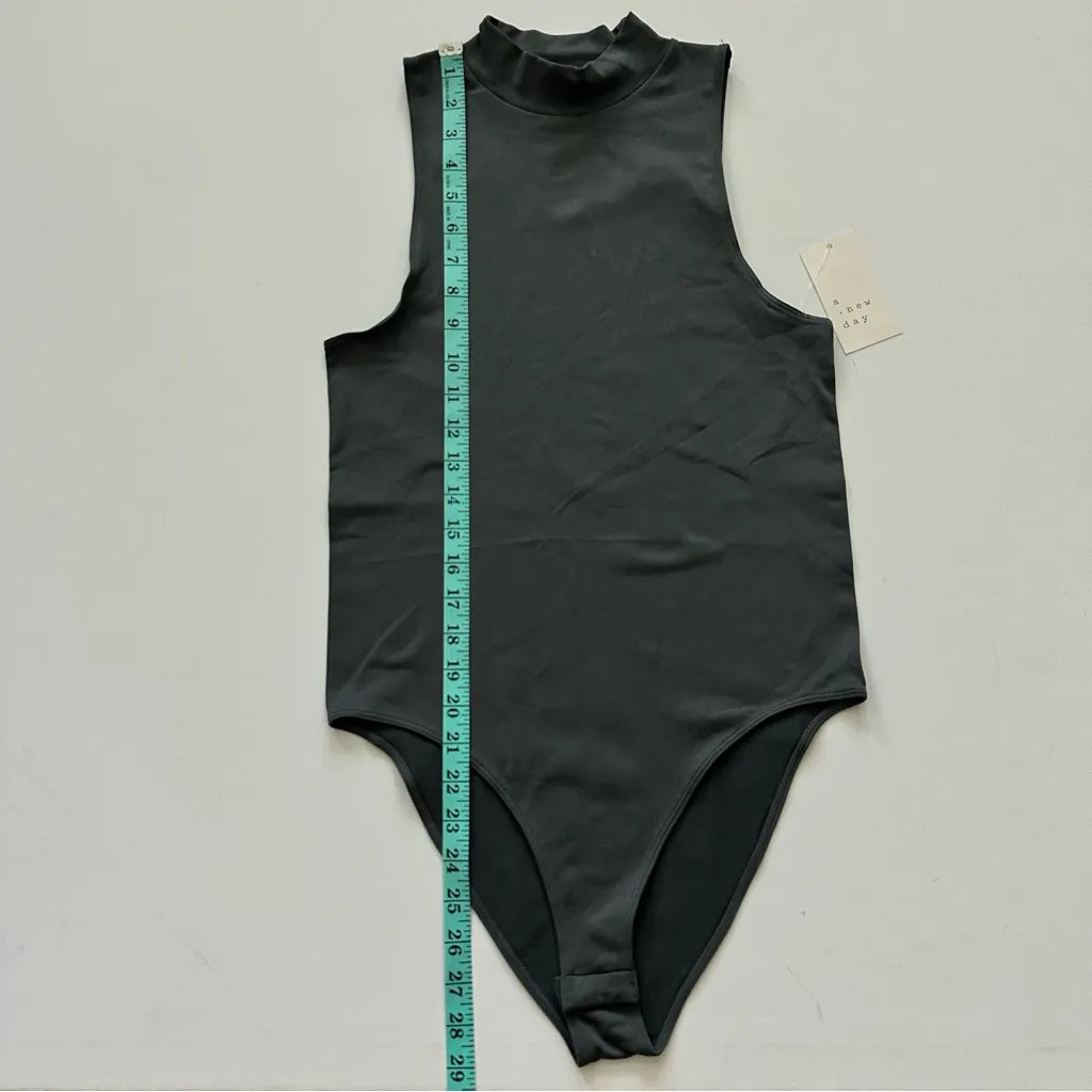 a New Day Women's Gray Seamless Bodysuit Size M - Image 10