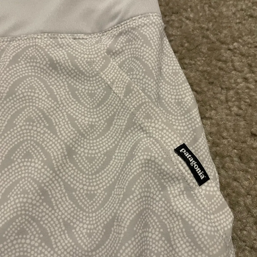 Women’s Patagonia Tech Outdoor Fishing Skort Gray Size L - Image 3