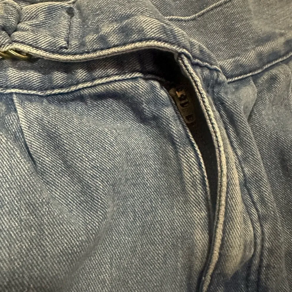 BDG Size 4  Shorts EUC - Image 3