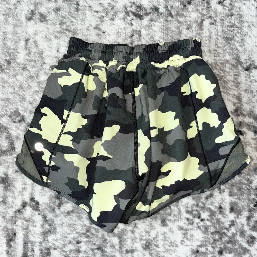 Lululemon Hotty Hot Low Rise Short 4" - Image 5