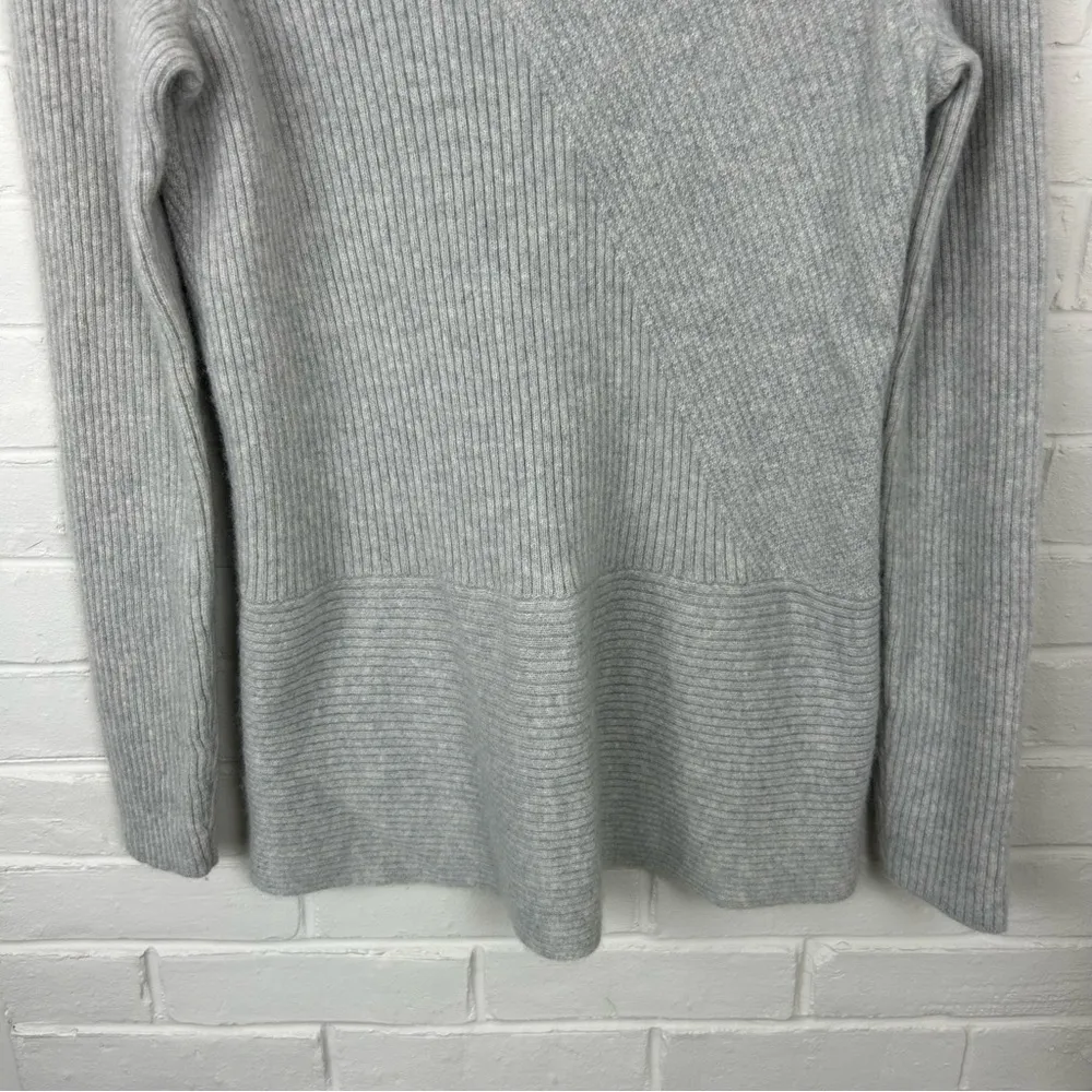 Saks Fifth Avenue Grey Ribbed Cashmere Knit Sweater Size M - Image 4