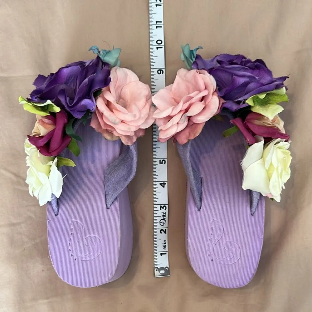 Make a statement with these adorable flower adorned wedge sz6 flip flops EUC Purple Size 6 - Image 4