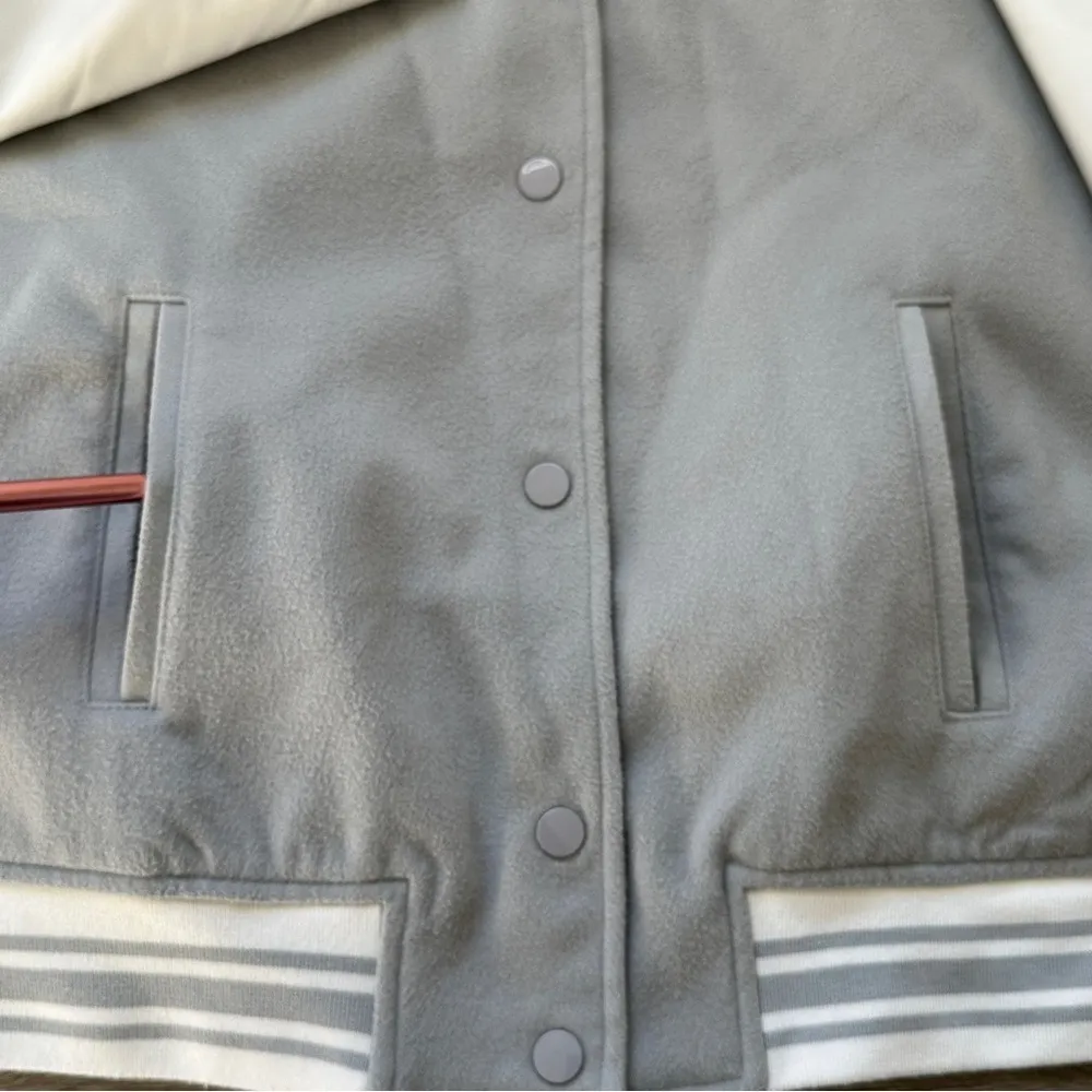 Birch & Stone varsity letterman style jacket gray white medium pockets lined - Image 10