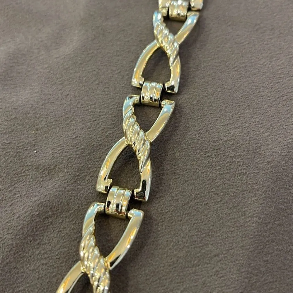 Womens Textured Bow Link Fold Over‎ Clasp Bracelet Goldtone Gold - Image 3