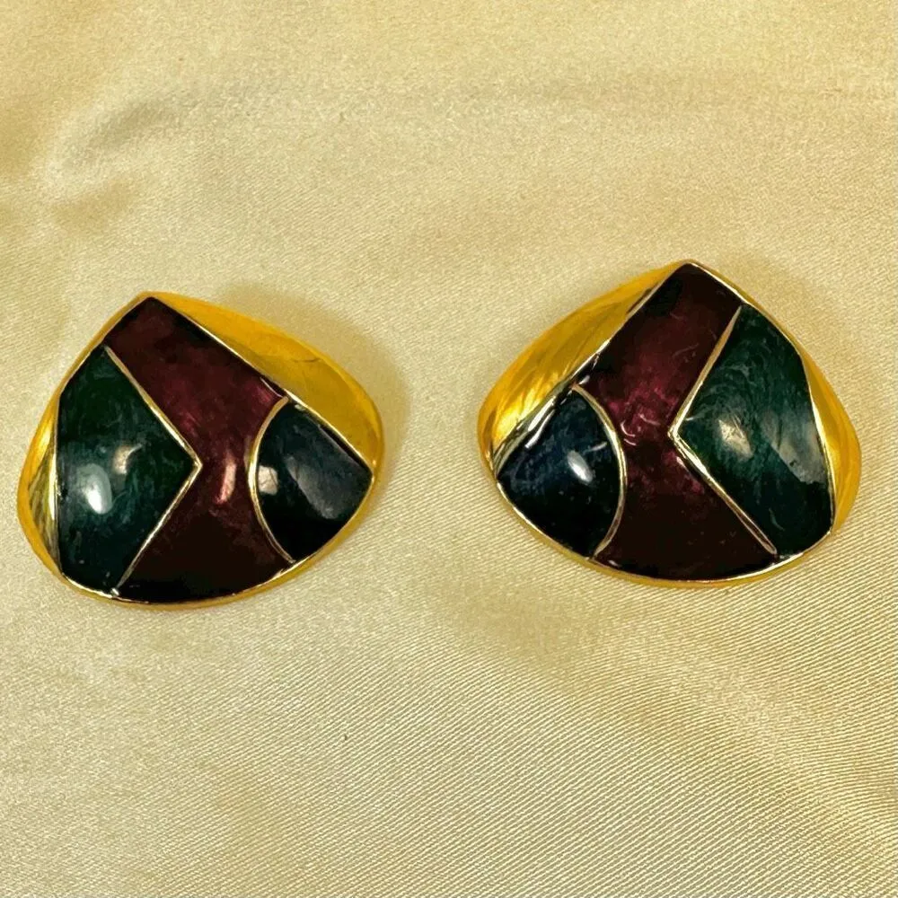 Green red gold tone triangle post earrings - Image 6