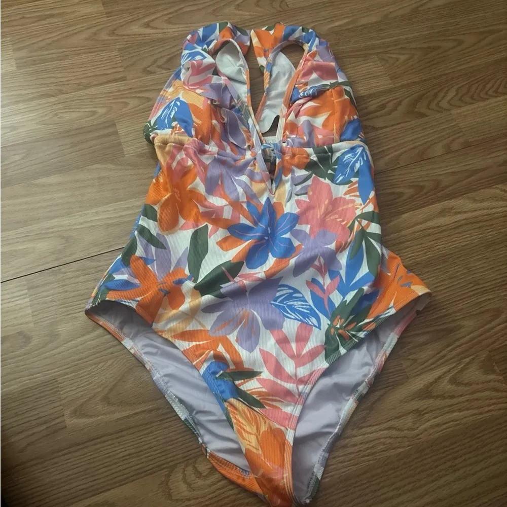 Cupshe Scarlet Garden Tropical Plunging Flutter One Piece Swimsuit Size XL - Image 3