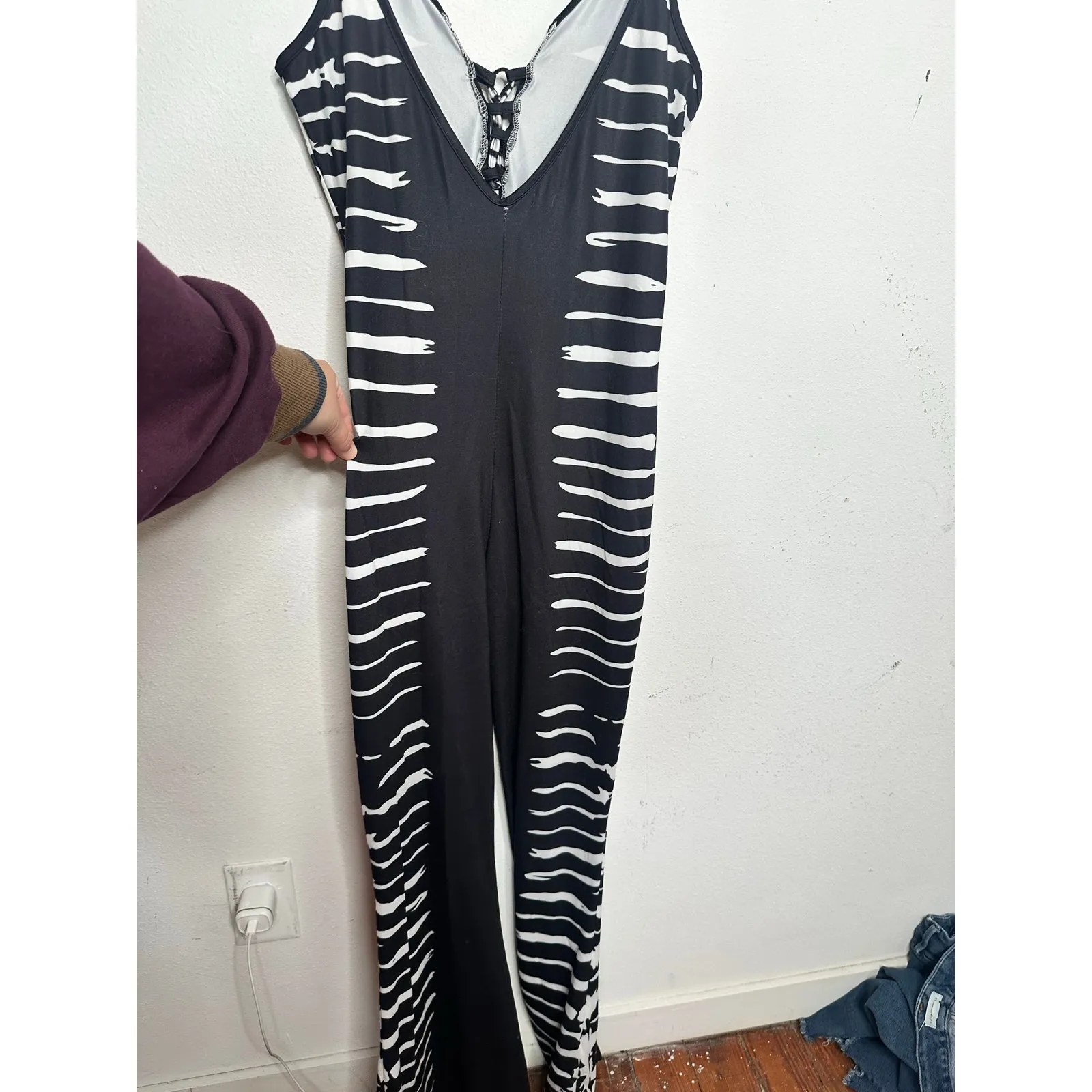 TRIXIEDRESS Black White Lace Up Front Tie - Image 3