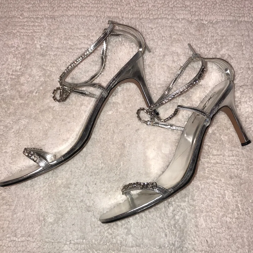 Size 11 Wild Rose silver heels. - Image 4