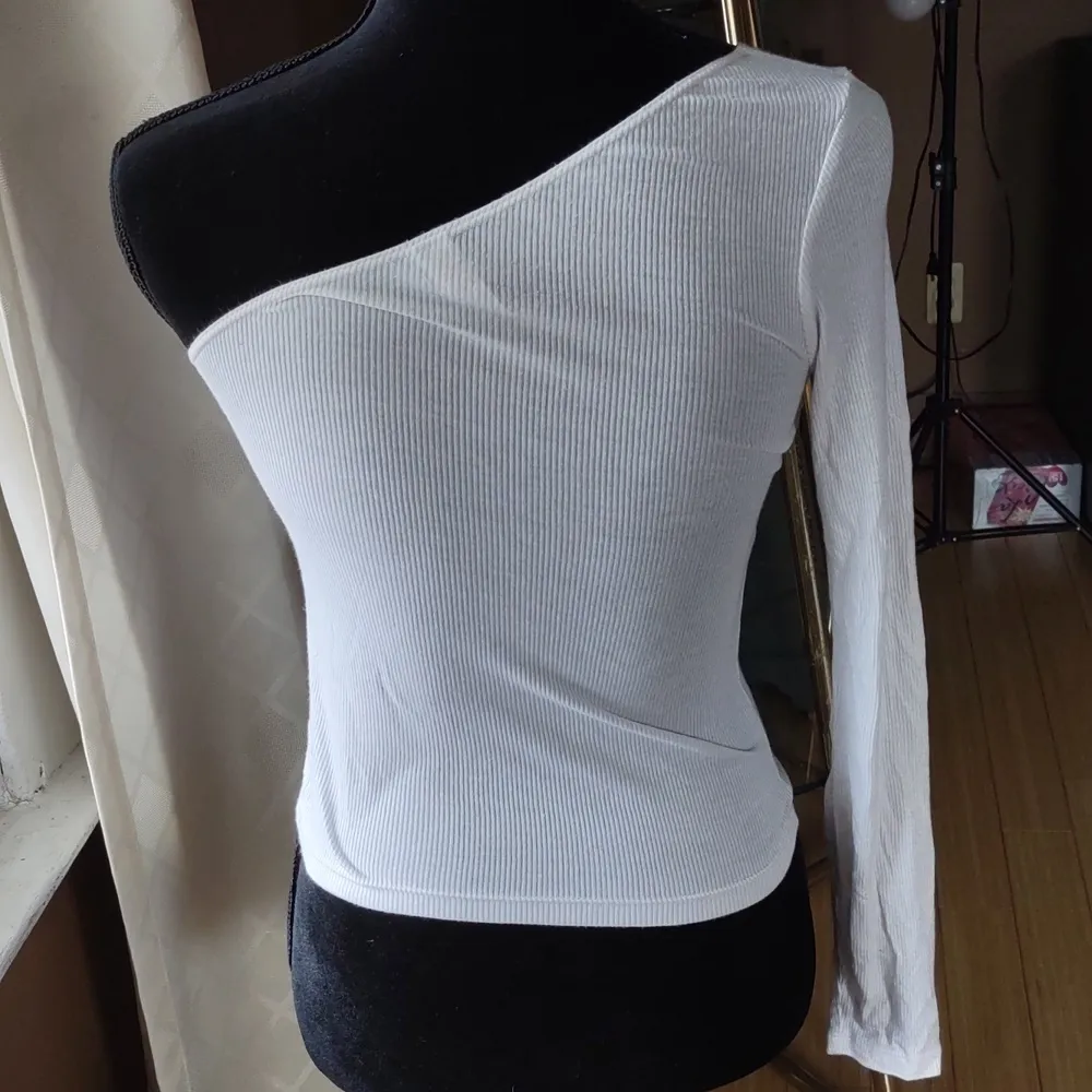 American Apparel off shoulder blouse (#0925) - Image 3