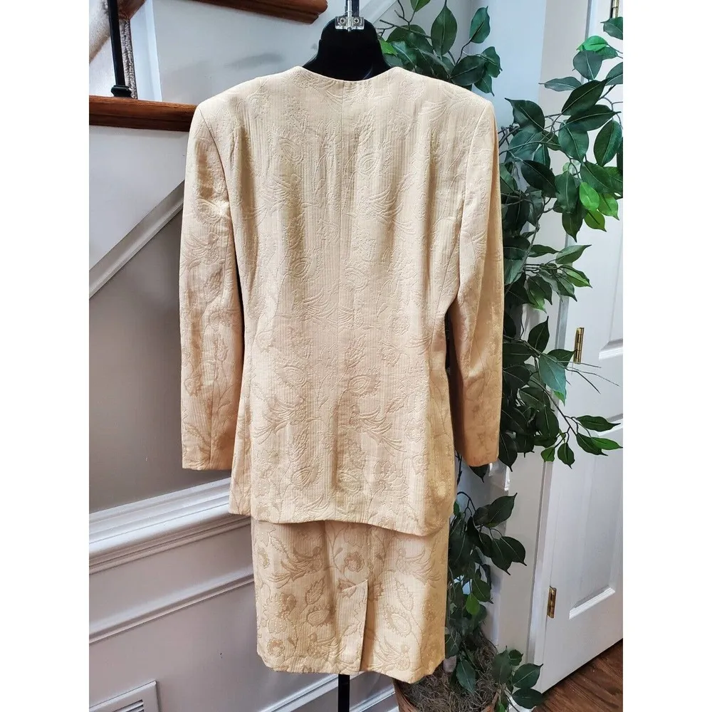 Executive Women Beige Polyester Long Sleeve Blazer & Skirt 2 Pc's Suit Size 10M - Image 6