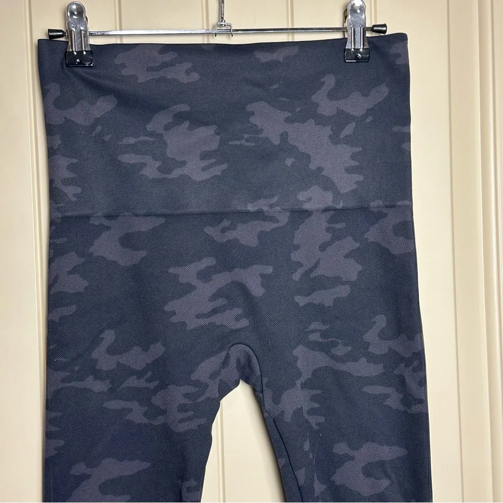 SPANX Look at Me Now Seamless High Waisted Leggings Black Camo XL $110 - Image 4