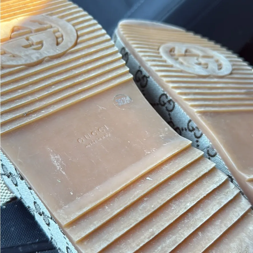 Gucci Women's Beige Logo Platform Sandals - Image 9