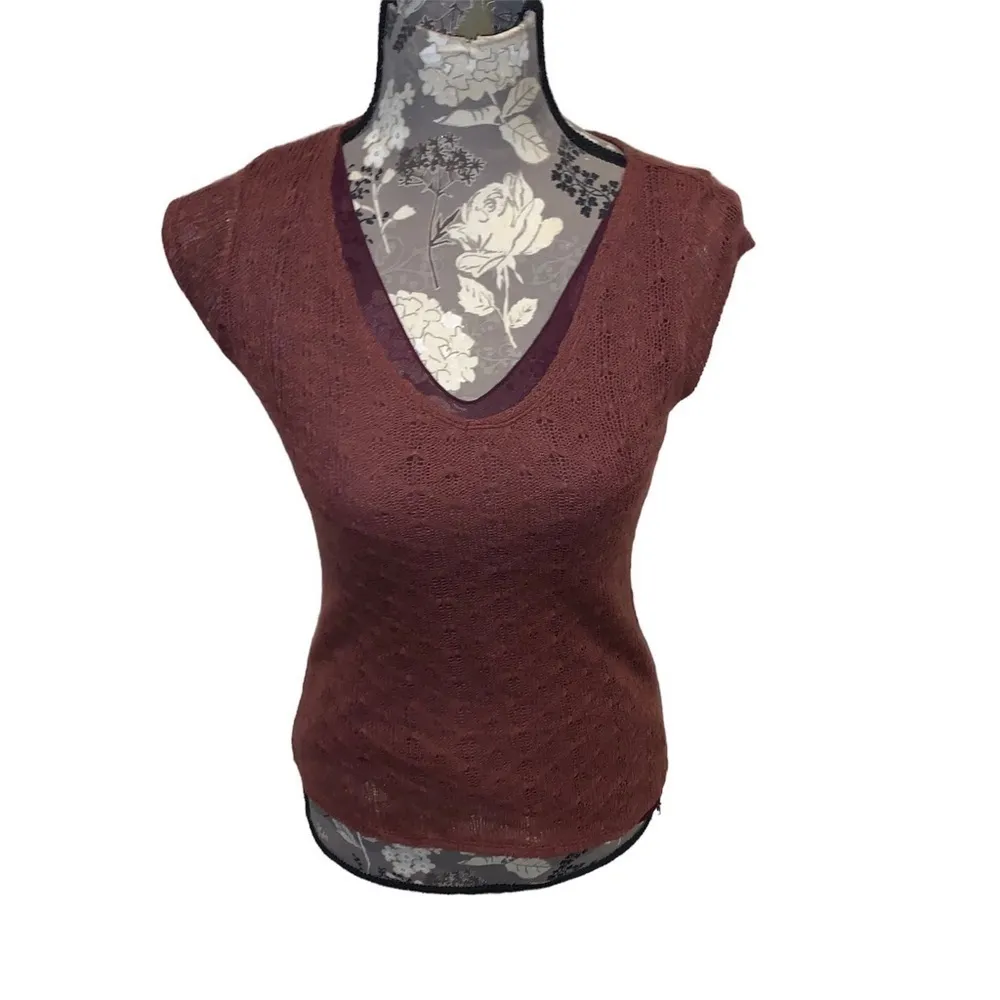 DKNY JEANS Rust Color V Neck Blouse size petite - Image 2