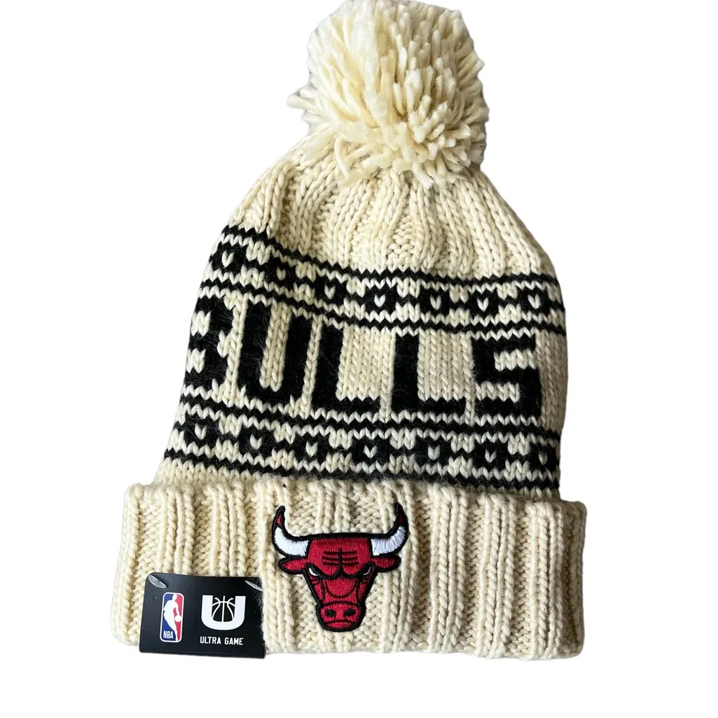NWT  ERA CHICAGO BULLS WHITE SPORT WOMENS KNIT HAT - Image 8