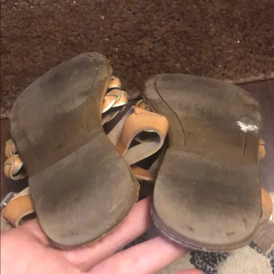 FREE w any purchase American Eagle Outfitters sandals - Image 6