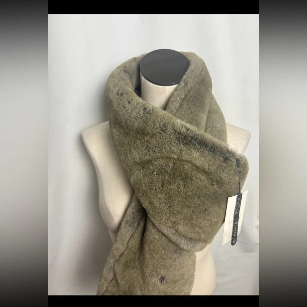 Aspen Faux Fur One Size Luxurious Scarf in Taupe NWT Tan - Image 6