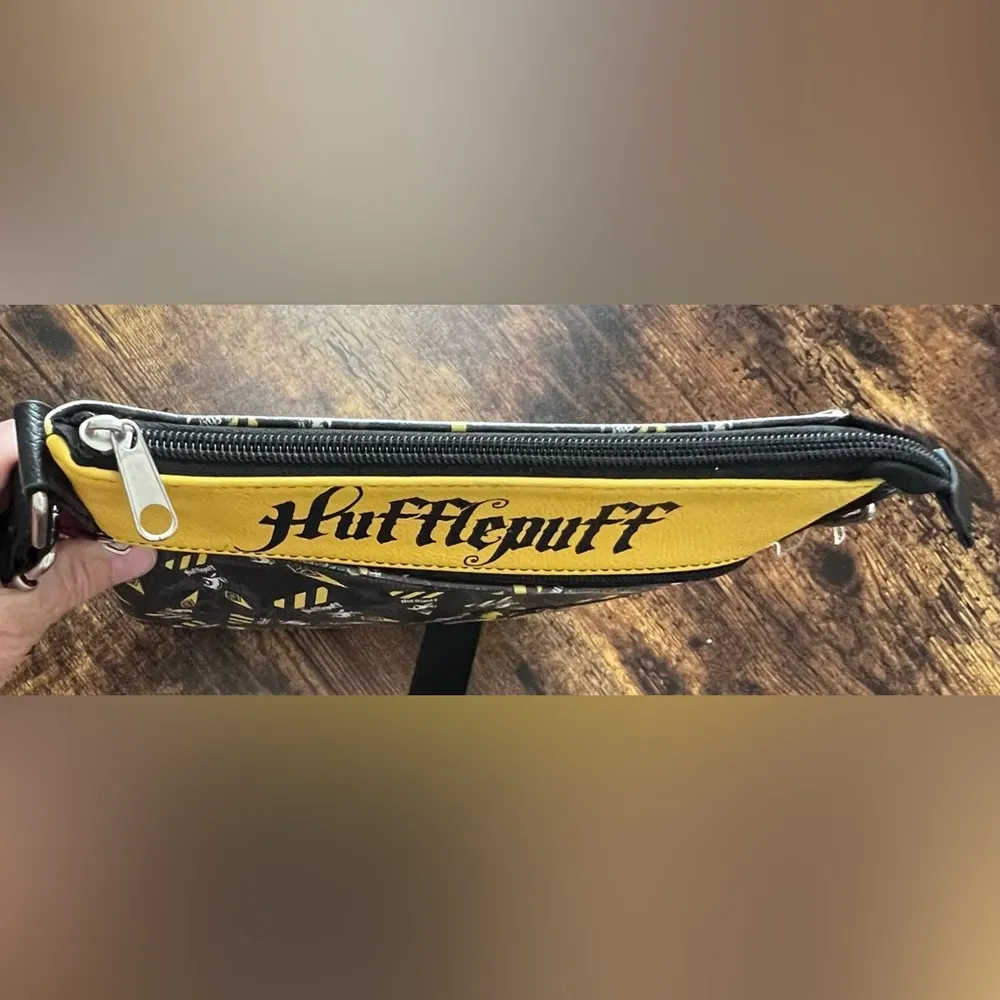 Loungefly | Harry Potter Hufflepuff crossbody handbag. - Image 12