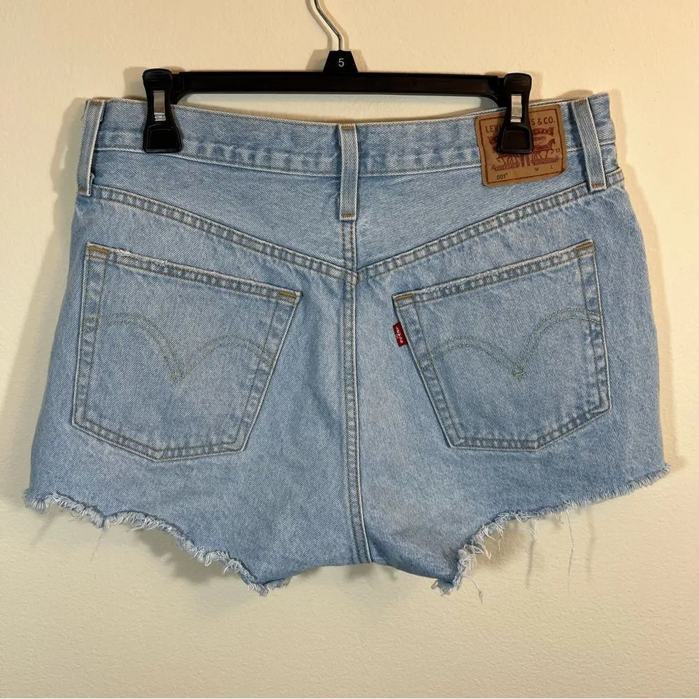 Levi's ✨ Levi’s Women’s Light Wash Distressed 501 Button Fly Shorts 30 - Image 5