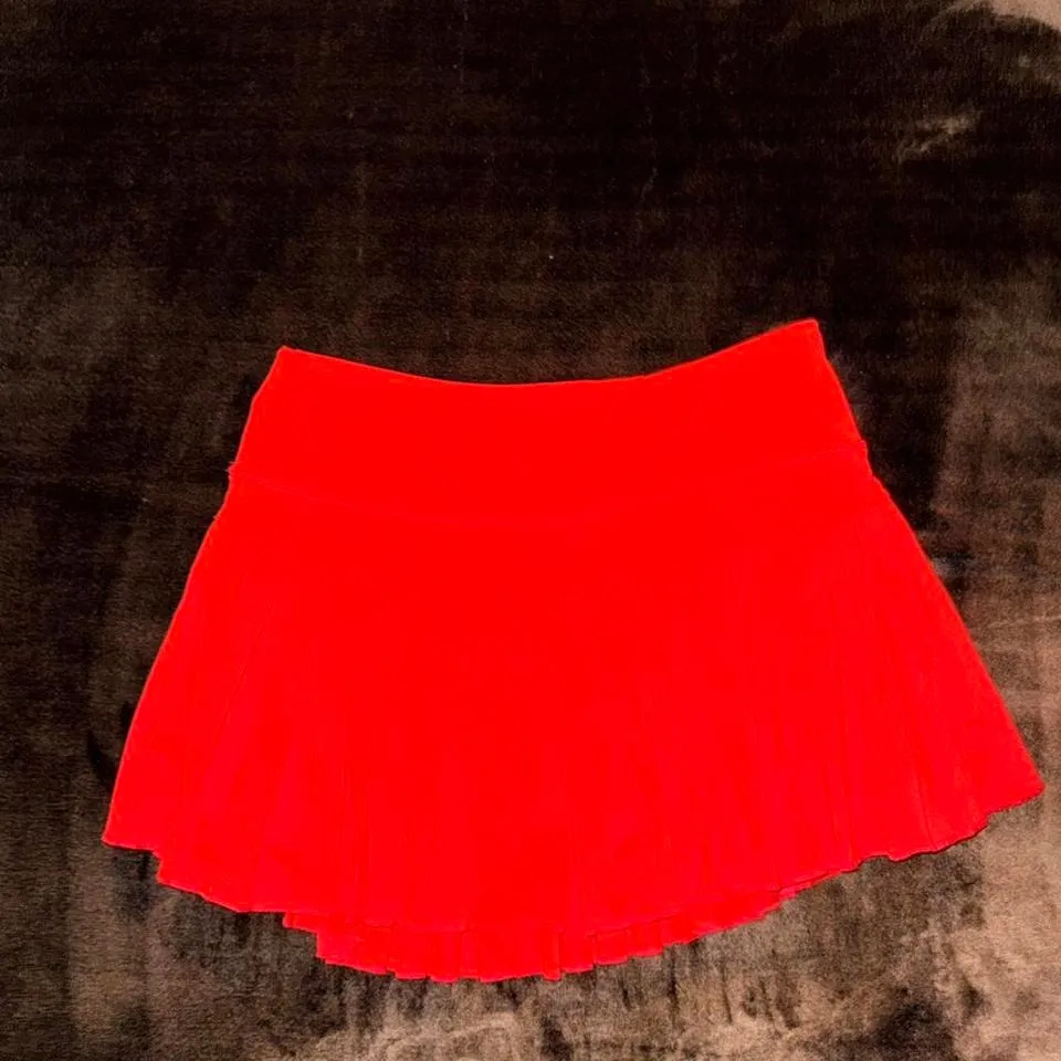 NWOT Gold Hinge Skort Red Size Medium - Image 2