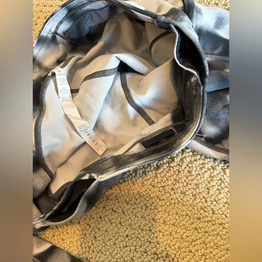 Lululemon Women’s Speed Up Crop Leggings Size 10 Black White Pattern Athletic - Image 6