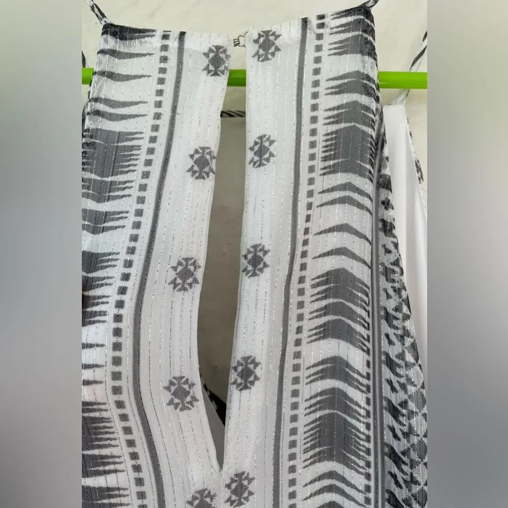 NWT Express fully lined, silver, white halter neck, back slit maxi dress; XS - Image 7