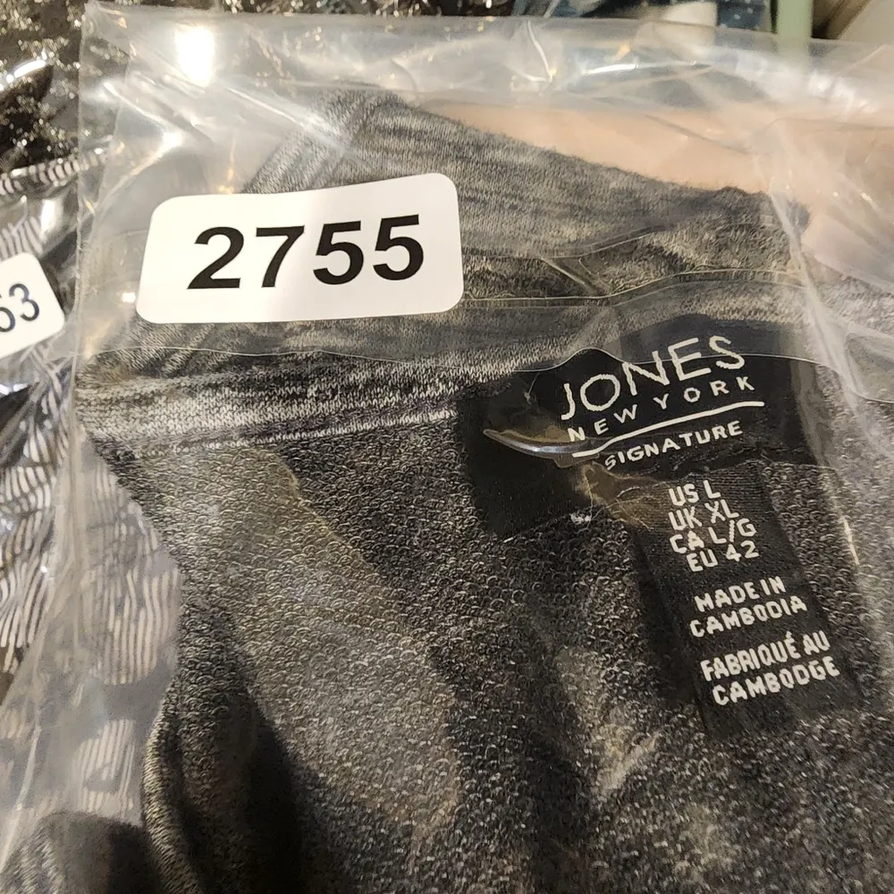 Jones New York women's gray high Low  tank top size L - Image 9