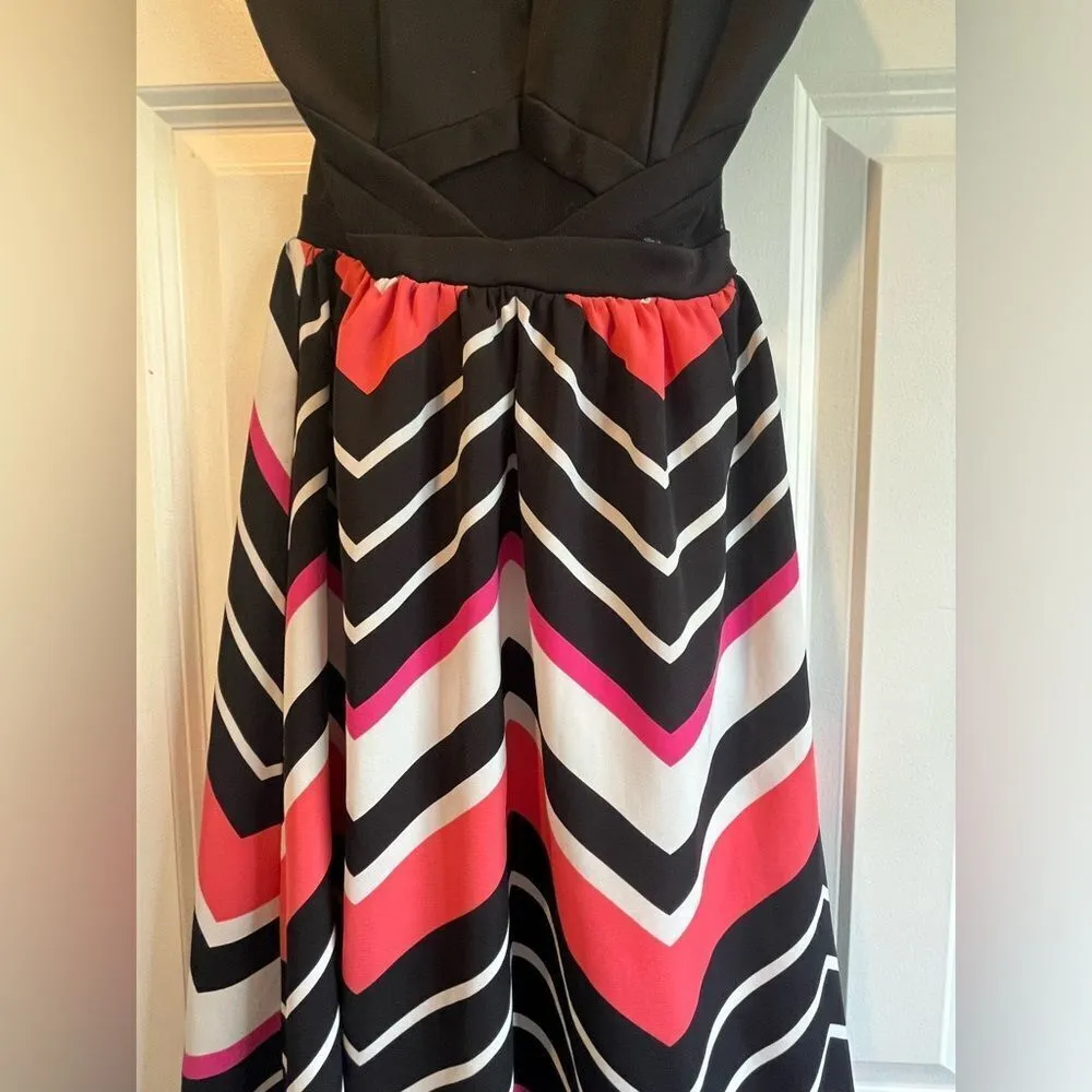 Elegant Black & Coral Chevron Print‎ Dress with Fitted Bodice and Flowy B2 Skirt Pink - Image 4