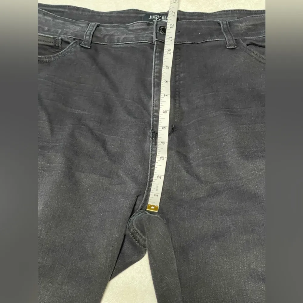 Judi Blue Women’s Slim Fit Distressed Black Capri Plus Size 22W - Image 12