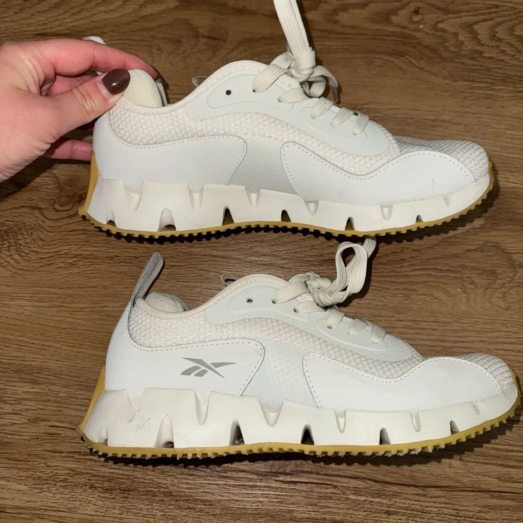 Worn once
no major flaws. Just could be wiped off before use! - Image 2